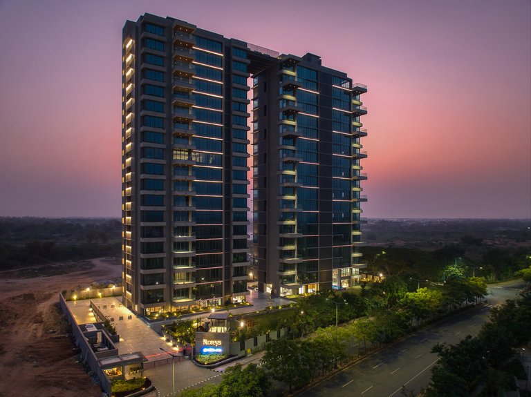 THE STOREYS GOLF COAST